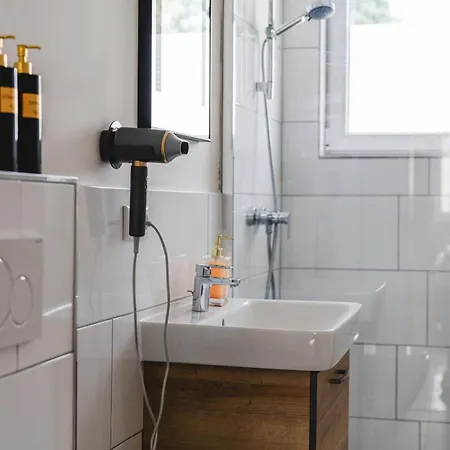 Apartment Yay - 65m2 Am Bahnhof - Smart Tv - Internet - Kaffee - Waschmaschine - Trockner