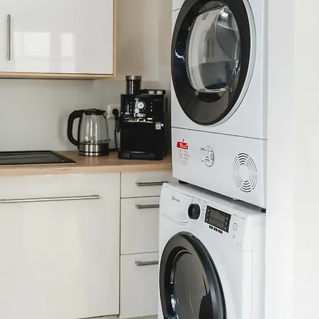 Yay - 65m2 Am Bahnhof - Smart Tv - Internet - Kaffee - Waschmaschine - Trockner Apartment *