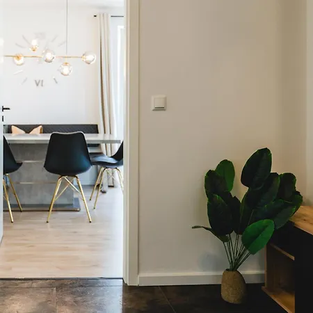 Apartment Yay - 65m2 Am Bahnhof - Smart Tv - Internet - Kaffee - Waschmaschine - Trockner *